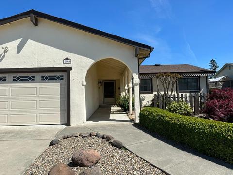 2040 Willow Dr, Petaluma, CA 94954