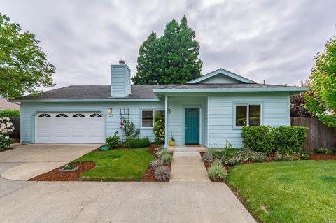 8 Glen Ct, Napa, CA 94558