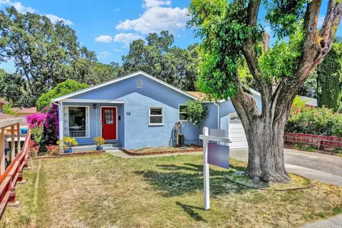 135 Valley Dr, Vacaville, CA 95688