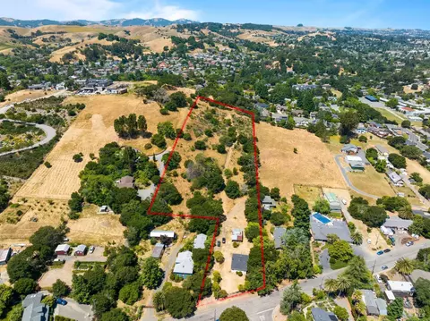 1440 Mountain View Ave, Petaluma, CA 94952