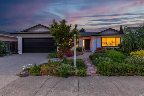 1124 Lanewood Way, Santa Rosa, CA 95404