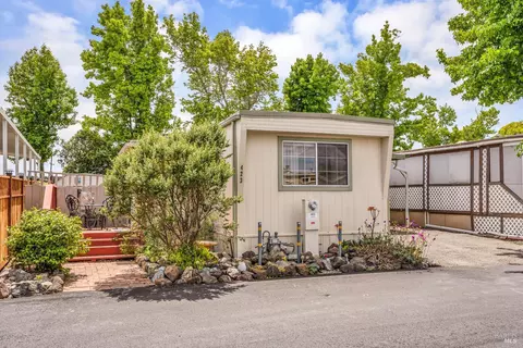 300 Stony Point Rd #423, Petaluma, CA 94952