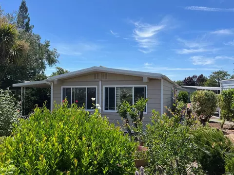 20 Sequoia Cir, Santa Rosa, CA 95401