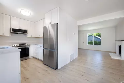 385 Wall Pl, Santa Rosa, CA 95401