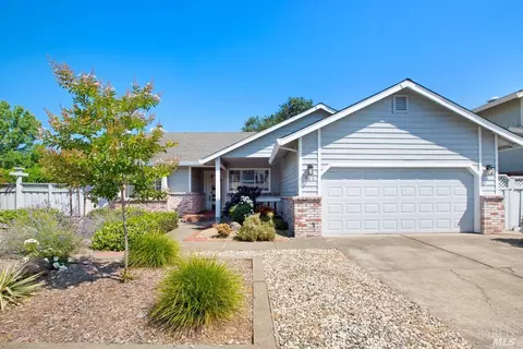 923 Country Meadow Ln, Sonoma, CA 95476