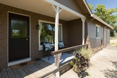 831 Yuba Dr, Santa Rosa, CA 95407