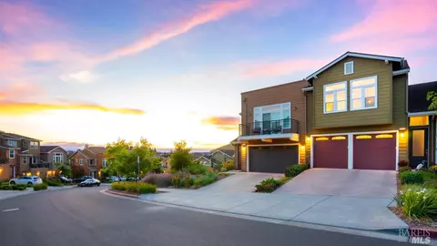 559 Jade St, Petaluma, CA 94952
