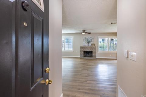 504 Nut Tree Ct, Vacaville, CA 95687 photo 11