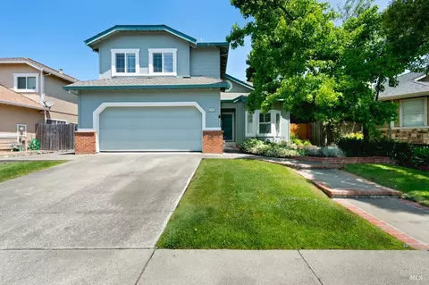 2105 Crosspoint Ave, Santa Rosa, CA 95403
