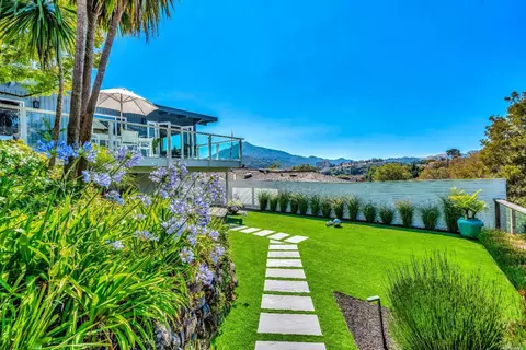 27 Via La Cumbre, Greenbrae, CA 94904