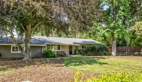 1025 Ross Cir, Napa, CA 94558