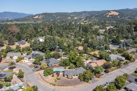 1480 Nut Tree Ln, Sonoma, CA 95476