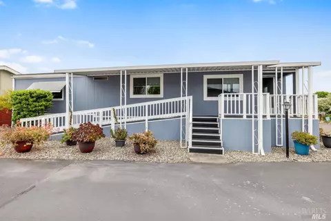 8176 Birch St, Windsor, CA 95492