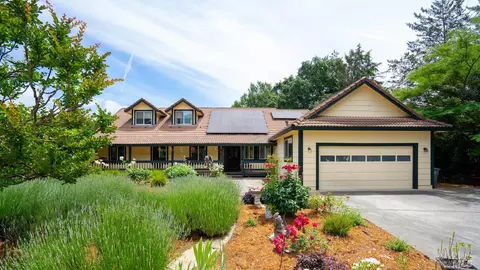 111 Kerry Ln, Cloverdale, CA 95425