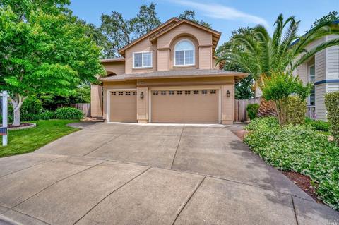 8826 Holly Leaf Dr, Windsor, CA 95492