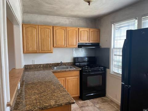 8 Werden St, Vallejo, CA 94590 photo 2