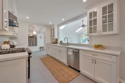 278 Blackstone Dr, San Rafael, CA 94903
