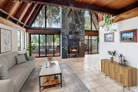 151 Rollingwood Dr, San Rafael, CA 94901