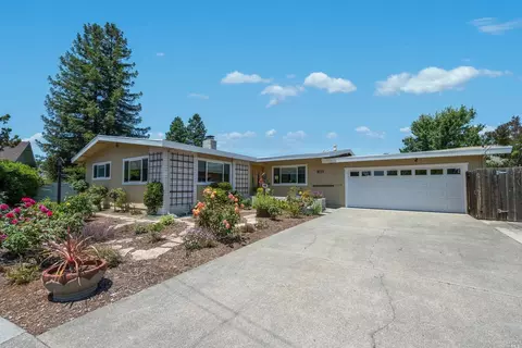 751 Juniper Ct, Sonoma, CA 95476 photo 2