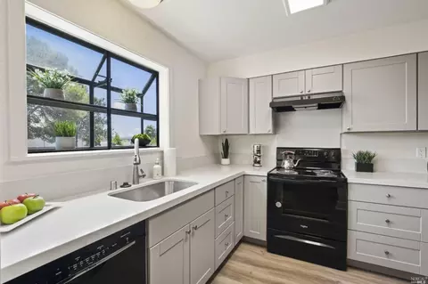 900 Southampton Rd #32, Benicia, CA 94510