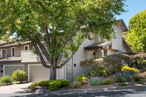 47 Heritage Dr, San Rafael, CA 94901
