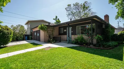 1445 Lauren Dr, Petaluma, CA 94954