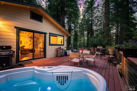 19234 Ridgecrest Dr, Guerneville, CA 95446