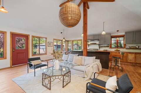 71 Park Rd, Fairfax, CA 94930