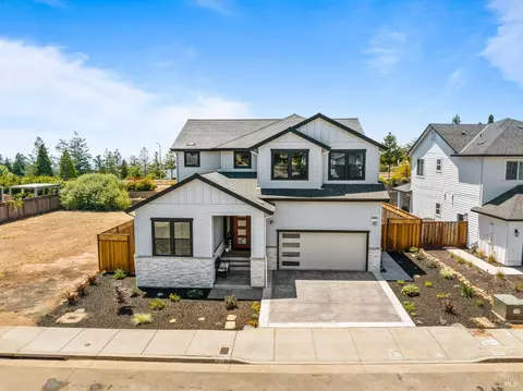 3731 Paxton Pl, Santa Rosa, CA 95404