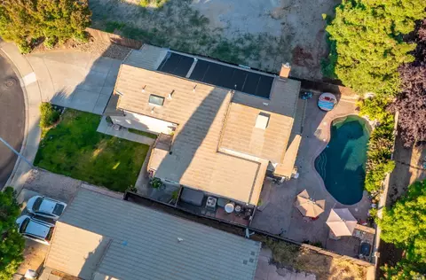 136 Nantucket Cir, Vacaville, CA 95687