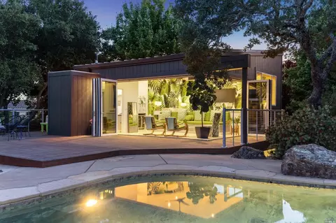 525 Michael Dr, Sonoma, CA 95476