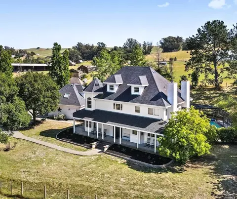 1819 Chapman Ln, Petaluma, CA 94952