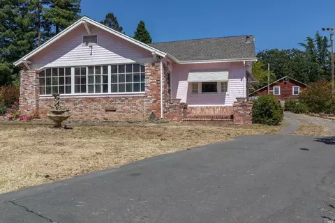 1045 La Grande Ave, Napa, CA 94558