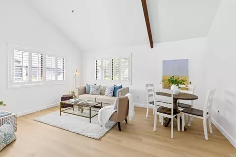23 Village Pkwy, Napa, CA 94558