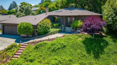 957 Fairway Ave, Ukiah, CA 95482