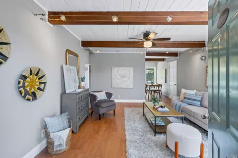 527 La Jolla St, Vallejo, CA 94591 photo 2
