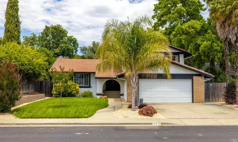 107 Sandalwood Dr, Vacaville, CA 95687