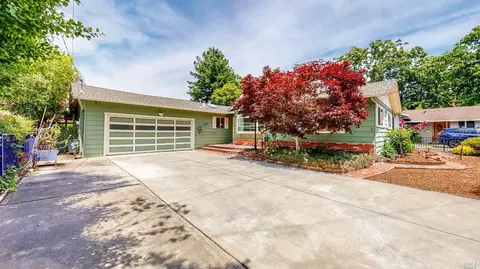 2724 Creekside Rd, Santa Rosa, CA 95405