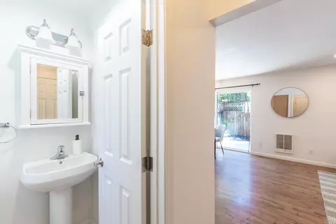 160 Cherry St, Petaluma, CA 94952 photo 3