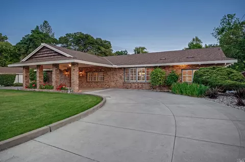 1933 Creekside Rd, Santa Rosa, CA 95405