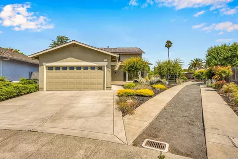 516 Yellowstone Ct, Petaluma, CA 94954