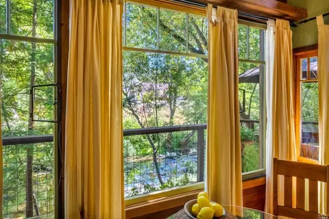 1067 Robertson Rd, Glen Ellen, CA 95442