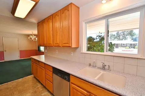 1237 Davis Ave, Concord, CA 94518 photo 24
