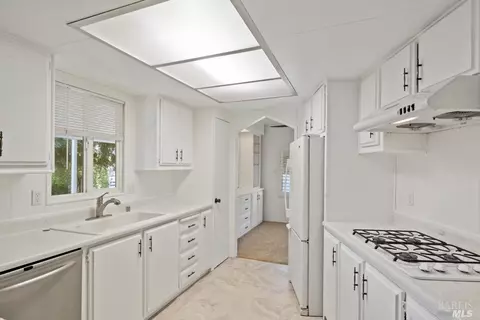 13 E Napa Dr, Petaluma, CA 94954 photo 7