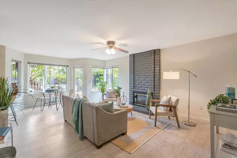 325 La Quinta Dr, Windsor, CA 95492 photo 16