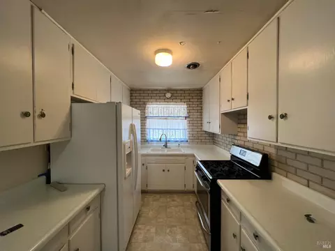 90 Holly St, Willits, CA 95490 photo 6