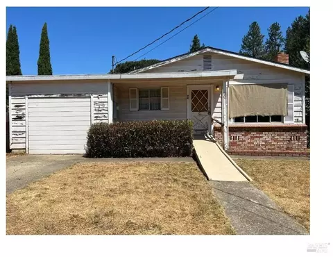 90 Holly St, Willits, CA 95490