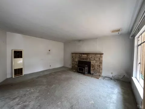 90 Holly St, Willits, CA 95490 photo 3