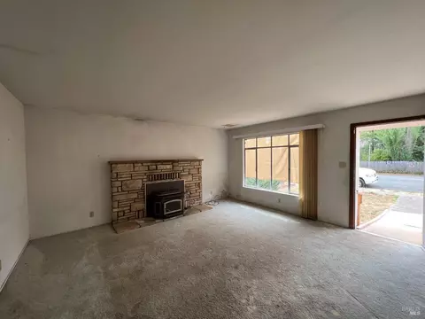 90 Holly St, Willits, CA 95490 photo 4