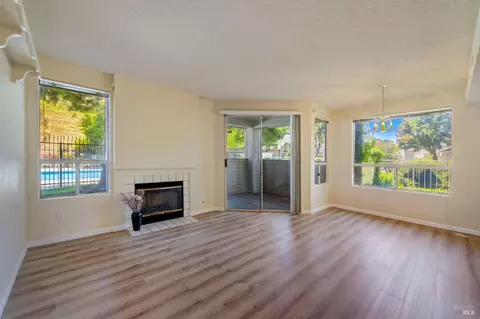 205 Compass Point Ct, Hercules, CA 94547 photo 2